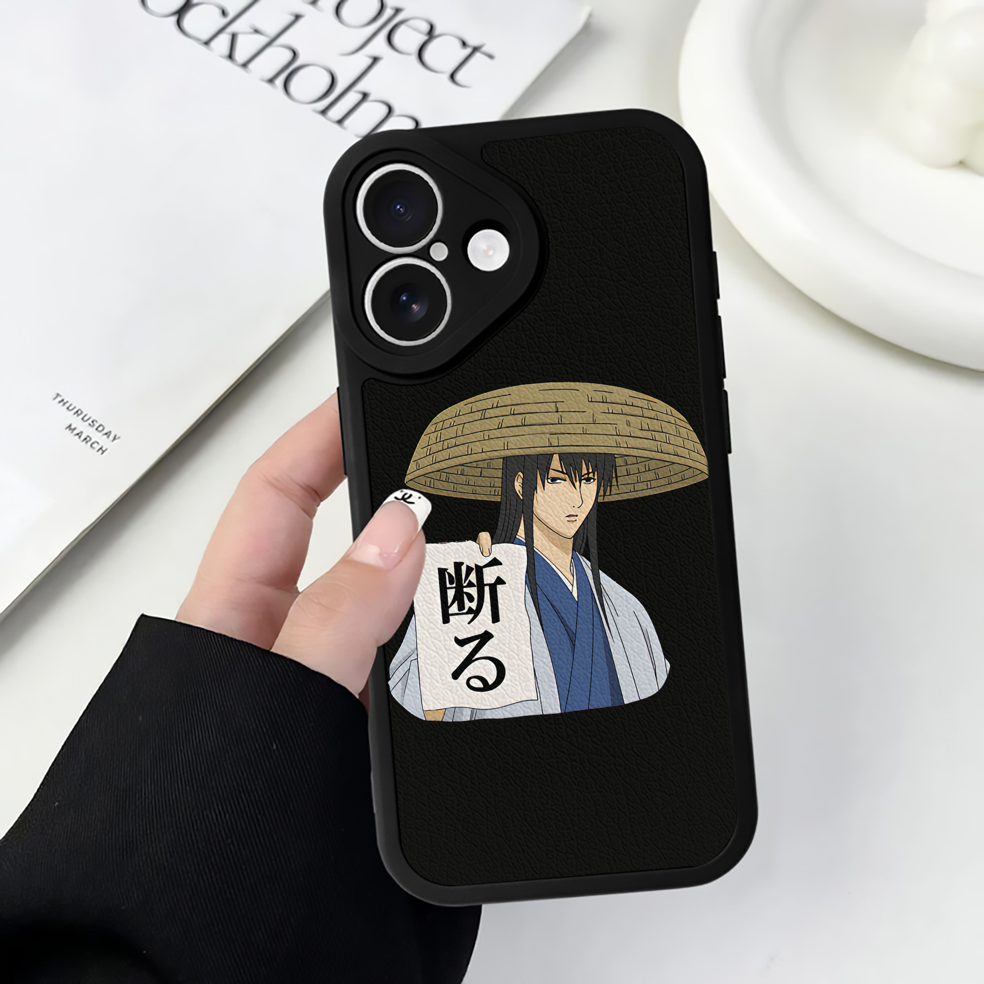 （画像用） ぎんたま 坂田銀時（さかたぎんとき） 神楽 志村新八（しむら しんぱち） GINTAMA Sakata Gintoki Kagura Shimura Shinpachi 【iPhone 16シリーズ対応】シリコンスマホケース（レザー調） 材質：シリコン